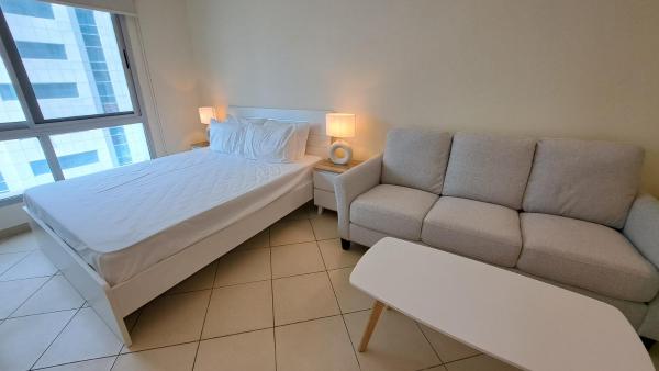 DRUVYA HOLIDAY HOMES, Marina Diamond 1, Close to Sobha Realty Metro 3 min walkable, Dubai