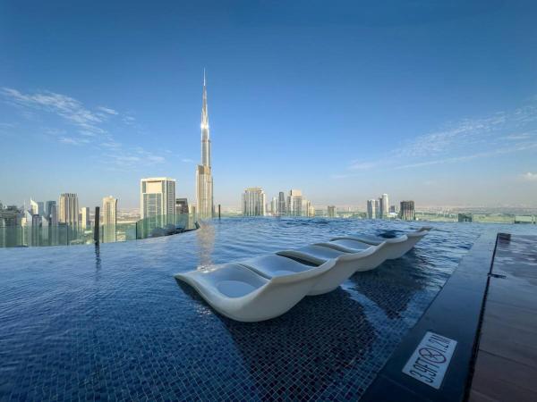 På billedet ses objektet Gogoto4 - 2BR High Floor Burj View Infinity Pool PS5 NYE Fireworks View beliggende i byen Dubai.