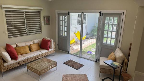 Na foto é possível ver o objeto New 4 Bedroom Cottage Near Devon House localizado na cidade de Cassia Park.