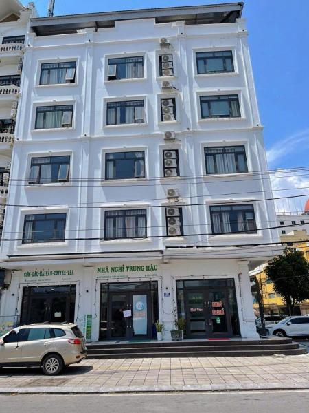 A la foto es mostra l'objecte Khách Sạn Trung Hậu situat a la ciutat de Móng Cái.