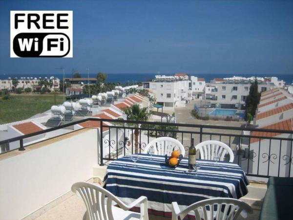写真にはラッチ市にあるPenthouse Apartment Latchi Cyprusが写っています。