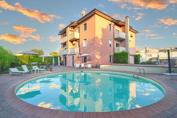 Auf dem Foto ist das Objekt Giada Palace - Rooms & Pool in der Stadt Lucca zu sehen.