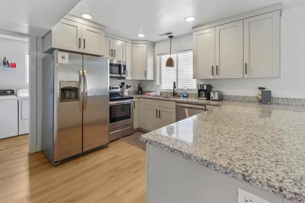 La photo montre l'objet Newly Remodeled Home Near Zion - Outdoor Grill situé dans la ville de La Verkin.