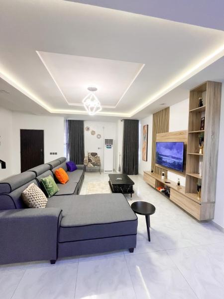 På billedet ses objektet Mellos Apartment Two Bedroom Terrace beliggende i byen Abuja.