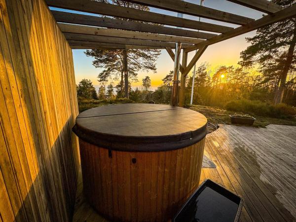 Nella foto è visibile l'oggetto Idyllic cottage on Jeløy - The pearl of the Oslofjord situato nella città di Son.