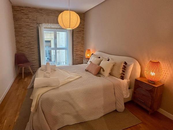 A la foto es mostra l'objecte Tríplex Lujo 5 Dorm en Sol! Junto Four Seasons situat a la ciutat de Madrid.
