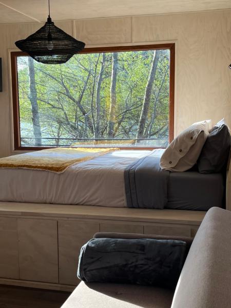 Na fotografii je vidět objekt Tiny house río Calle Calle nacházející se ve městě Antilhue.
