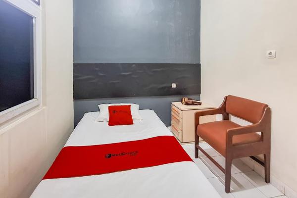 照片显示了位于Kertamanah市的RedDoorz near Situ Cileunca Pangalengan物件。