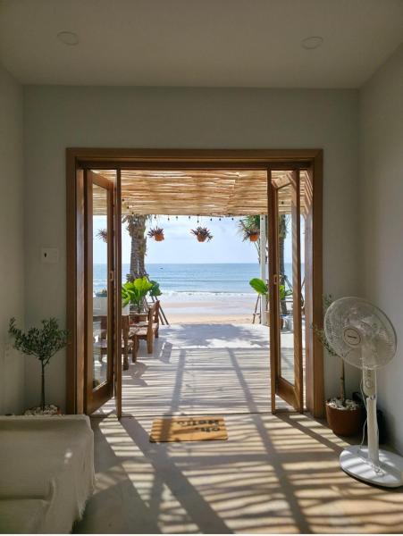 Auf dem Foto ist das Objekt Kihu Home Phan Thiet - Beachfront - Sunrise View - Private Pool - 3BR - 4 Bed in der Stadt Bình Sum zu sehen.