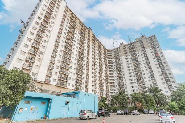 Na fotografii je vidět objekt Capital O 94796 Apartment Mutiara Bekasi nacházející se ve městě Rawapanjang.
