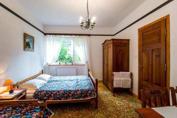 A la foto es mostra l'objecte Willa Żbikówka situat a la ciutat de Zakopane.