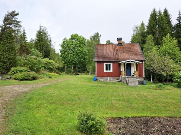 På billedet ses objektet Charming Holiday Home in Forest Idyll near Tosthult beliggende i byen Gäddegölshult.
