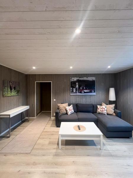 The photo shows the Linda's Apartment located in the city of Sörsjön.