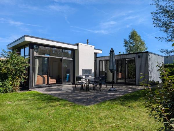 写真にはハルフウェフ市にあるHoliday home - area AMSTERDAM - 6 peopleが写っています。