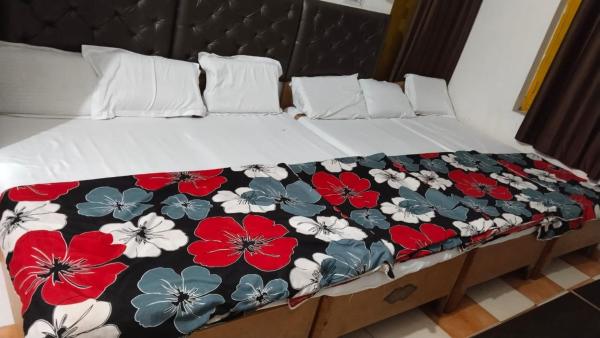 Hotel Kripalu Maharaj Vrindavan - Vrindavan