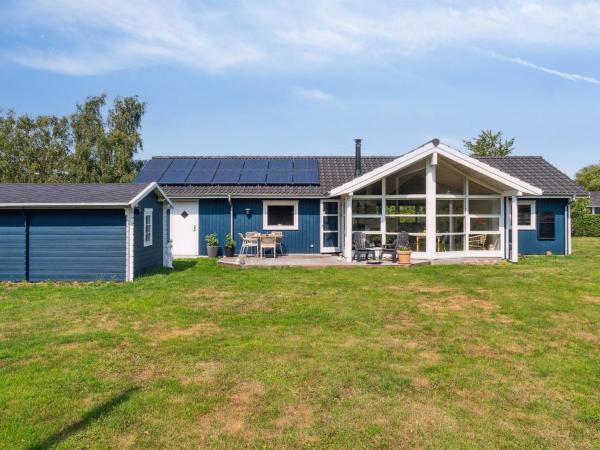 Kuvassa näkyy kohde Holiday Home Asvalde - 200m to the inlet by Interhome, joka sijaitsee kaupungissa Næs.