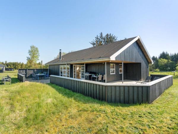 På billedet ses objektet Holiday Home Elmo - 800m from the sea by Interhome beliggende i byen Hals.
