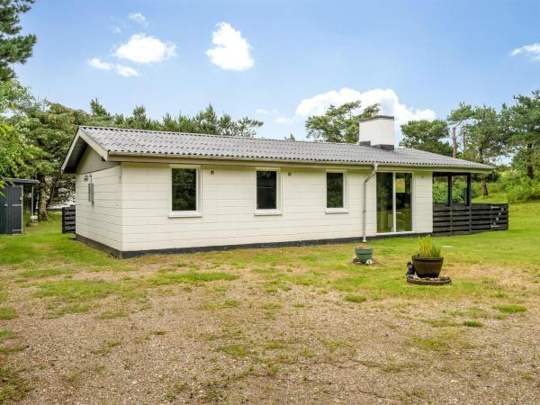 Στη φωτογραφία φαίνεται το αντικείμενο Holiday Home Pia - 250m to the fjord by Interhome που βρίσκεται στην πόλη Helligsø.