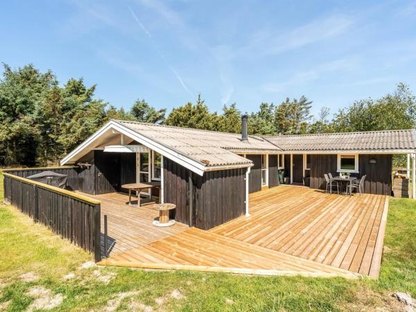 På billedet ses objektet Holiday Home Thrineke - 600m from the sea by Interhome beliggende i byen Saltum.