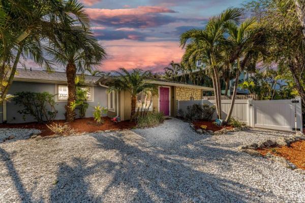 Ocean72 Holmes Beach Vacation Home With Private Heated Pool Spa & Walk-to-beach Access - Holmes Beach, FL