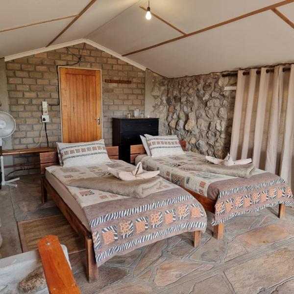 På billedet ses objektet Fiume Bush Camp beliggende i byen Otjikango.