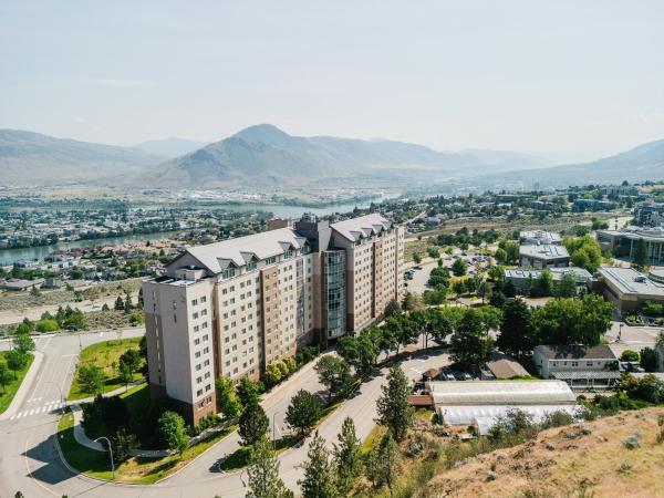 Na fotografii je vidět objekt Residence & Conference Centre - Kamloops nacházející se ve městě Kamloops.