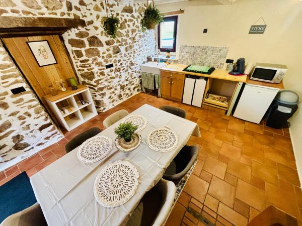 Na fotografii je vidět objekt Gîte du NL Ranch nacházející se ve městě Bussières.