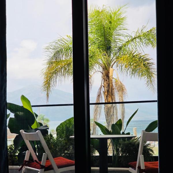 Orikum Beachfront Apartment Sleeps 4 - Orikum