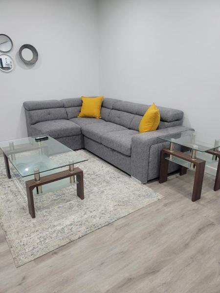A la foto es mostra l'objecte Cozy Suite near West Edmonton Mall situat a la ciutat de Edmonton.
