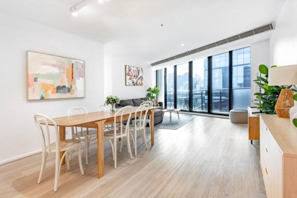 A la foto es mostra l'objecte Aurora Residence - Free Parking and Pool situat a la ciutat de Melbourne.