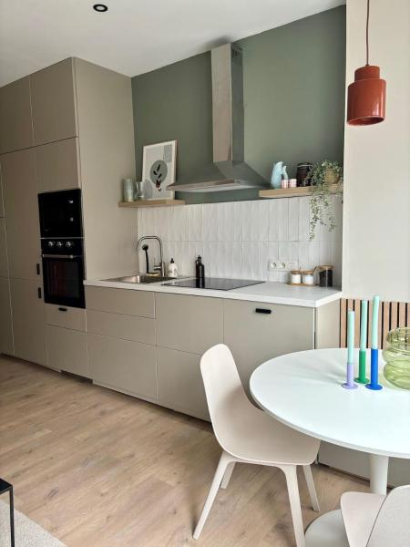 A la foto es mostra l'objecte Studio Auguste situat a la ciutat de Lieja.