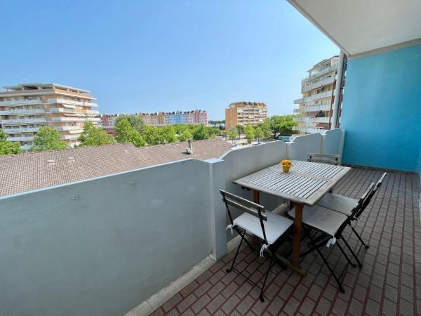Na zdjęciu widoczny jest obiekt Modern apartment with balcony położony w mieście Porto Santa Margherita di Caorle.