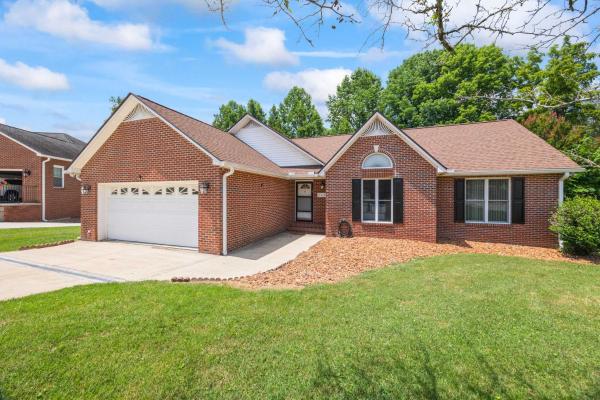 Na fotografii je vidět objekt Cookeville Family Retreat 3BR Home with Yard Close to TTU & Town nacházející se ve městě Baxter.