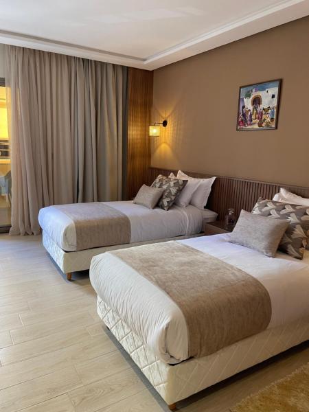 På billedet ses objektet Hotel De Nice beliggende i byen Meknès.