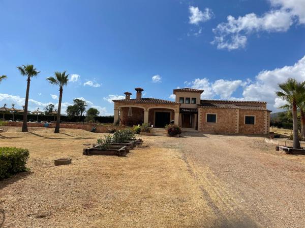 A la foto es mostra l'objecte Bouganvilla Ressort situat a la ciutat de Illes Balears.