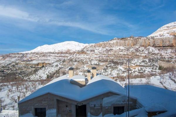 照片显示了位于Ash Sha‘rah市的Canyon - 1 BR Apt by The Valley in Kfardebian物件。