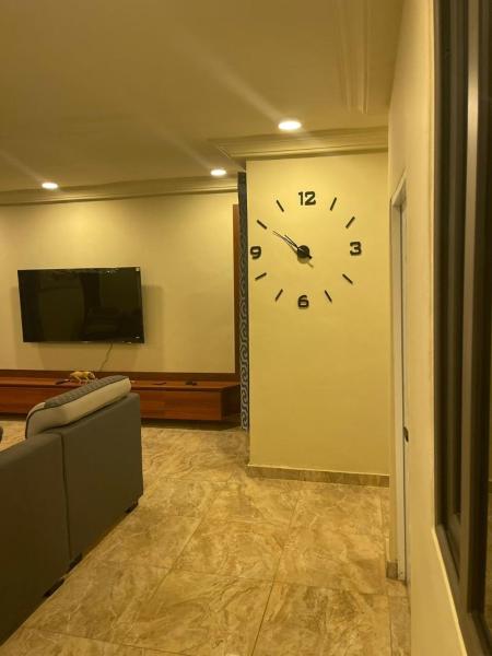 A la foto es mostra l'objecte W&J Luxury Home Plaza situat a la ciutat de Trofwi.