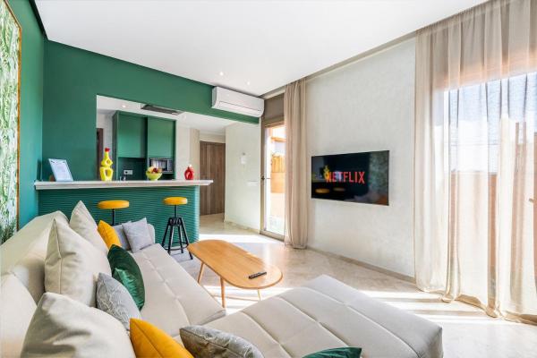 Na fotografii je vidět objekt Charming 1-BR with Terrace, IPTV & Private Parking-City Center nacházející se ve městě Marakéš.