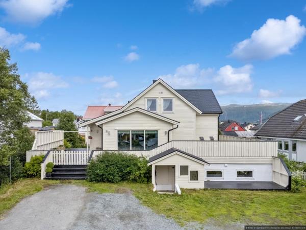 Na zdjęciu widoczny jest obiekt ARCTIC HOMES - The Spacious Villa położony w mieście Tromsø.