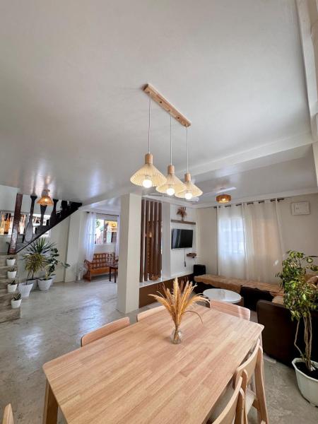 Na zdjęciu widoczny jest obiekt Captain CLIFFs House położony w mieście Siargao Island.