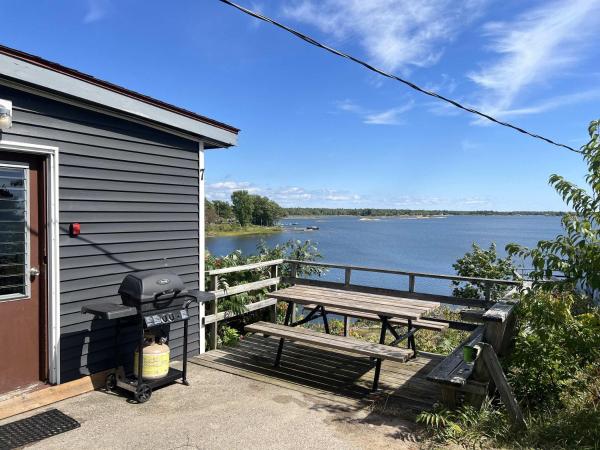Na fotografii je vidět objekt 2-bedroom Waterfront Cottage in Georgian Bay - Rockwood #7 nacházející se ve městě Dillon.