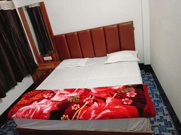 Auf dem Foto ist das Objekt Shanti Paying Guest House in der Stadt Ayodhya zu sehen.