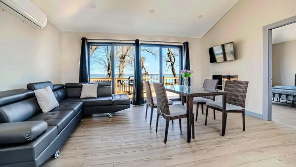 A la foto es mostra l'objecte 2-bedroom Lake Front Cottage in Harwood ON #3 situat a la ciutat de Harwood.