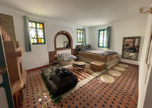 A la foto es mostra l'objecte Dar fenan Lina situat a la ciutat de Xauen.