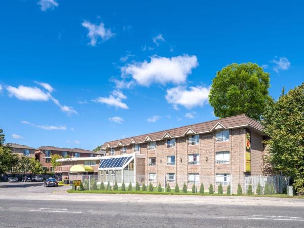 照片显示了位于Toronto市的多伦多东速8酒店物件。