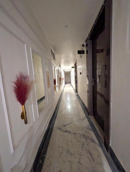 Na fotografii je vidět objekt Hotel Indra Palace nacházející se ve městě Damoh.