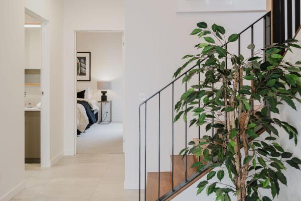 A la foto es mostra l'objecte Bowen Townhouse - Art House Townhouses situat a la ciutat de Bright.