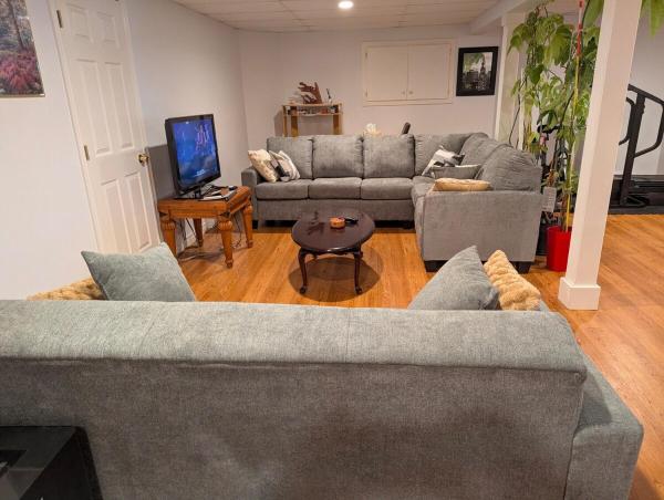 Na zdjęciu widoczny jest obiekt The Convenient Suite położony w mieście Cornwall.