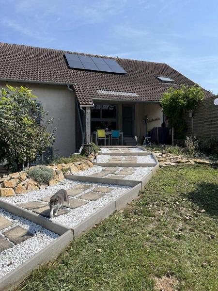 A la foto es mostra l'objecte Grange de Courbey situat a la ciutat de Chaucenne.