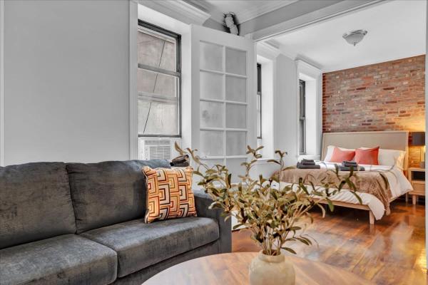 Stylish 3BR-2BA in Gramercy -Modern & Central, New York